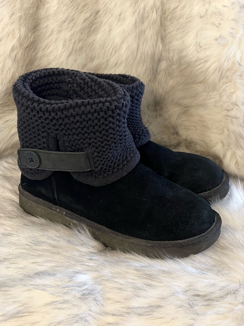 UGG Shania Black Suede Knit Cuff Button Boot 2000’s Comfy Winter Lounge